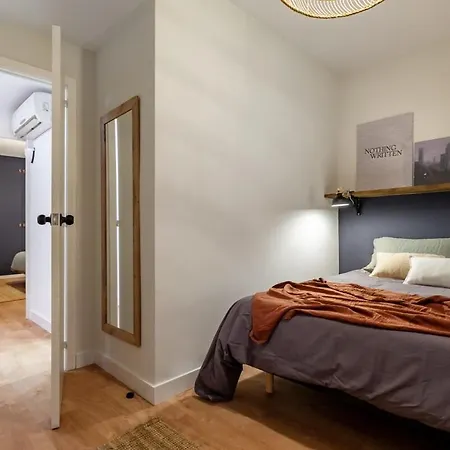 Apartment Plaza Catalunya Cozy 4 Bedroom *